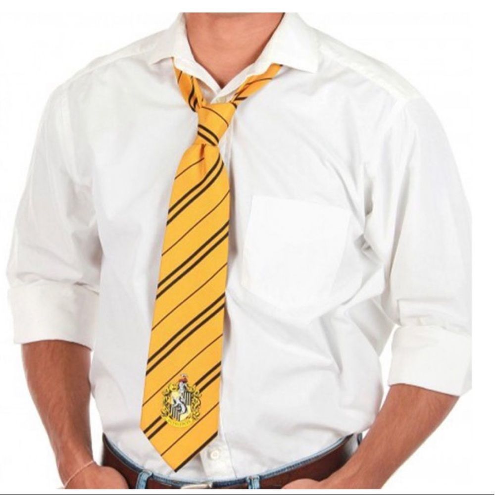 •HARRY POTTER• NWOT Hufflepuff tie Diane 14+